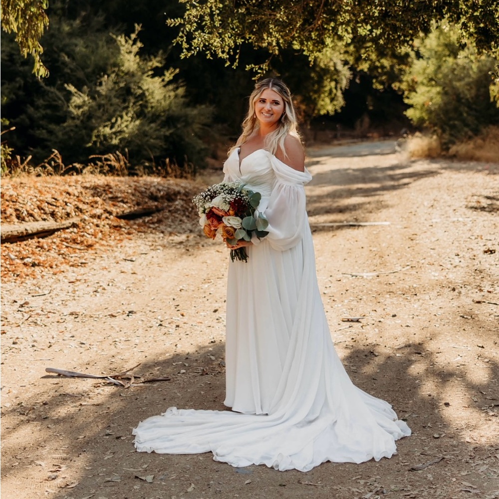 Elegant Wedding Dress- Essence of Australia D3636